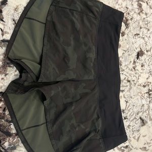 Lululemon Camo speed up short - size 6